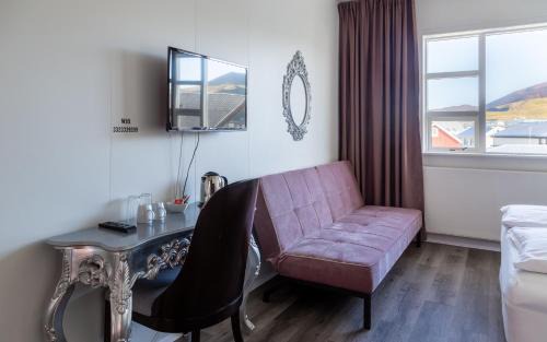 Vestmannaeyjar House | Inviting Guesthouse Hamar: Family-Friendly with Hot Tub