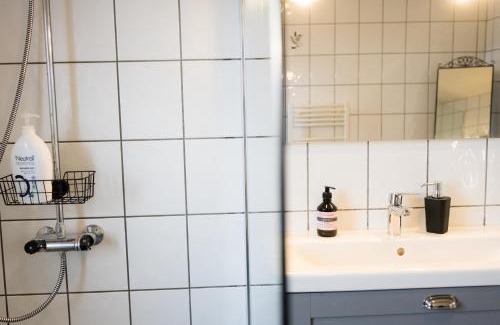 Husavik Apartment | Guesthouse Helluland: Family-Friendly with a Relaxing Hot Tub