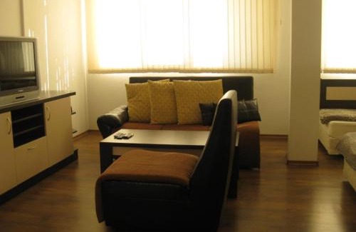 Gabrovo Hotel | Top-Rated Guesthouse Hitar Petar with Family-Friendly Amenities