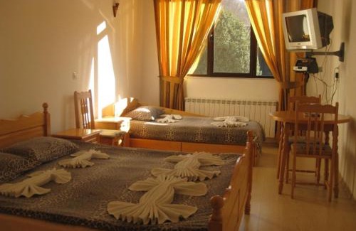 Gabrovo Hotel | Top-Rated Guesthouse Hitar Petar with Family-Friendly Amenities