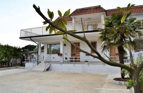 Gianola House | Beachfront Guesthouse in Formia: Family-Friendly Retreat