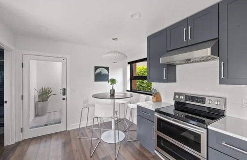 Fremont House | Top-Rated Guesthouse in Phinney Ridge with Rooftop Views