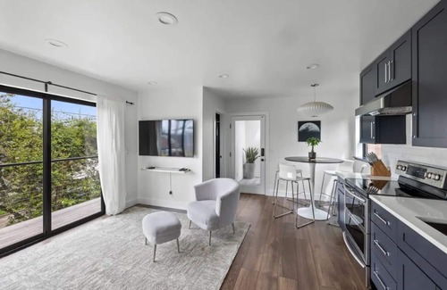 Fremont House | Top-Rated Guesthouse in Phinney Ridge with Rooftop Views