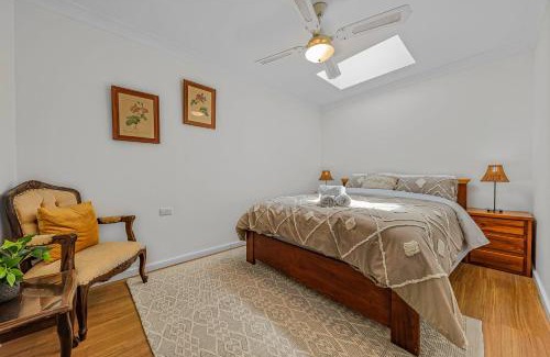 West Gosford House | Cozy Guesthouse in W Gosford Centre with Unique Amenities