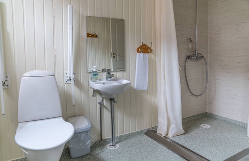 Isafjordur House | Discover Guesthouse Isafjordur Gamla: Family-Friendly Retreat