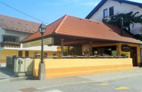 Logatec House | Pet-Friendly Guesthouse Jersin with Family Amenities