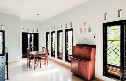 Kasihan House | Family-Friendly Guesthouse Jogja Osvil with Kitchen Access