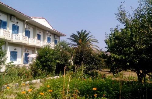 Eresos-Antissa House | Pet-Friendly Retreat at Guesthouse Karidia - 8.4 Rated!