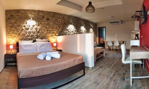Kastraki House | Guesthouse Kastelia - Family-Friendly Retreat with Top Ratings