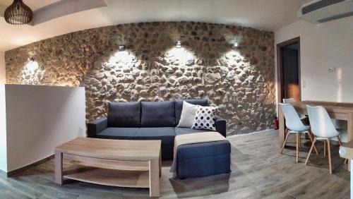 Kastraki House | Guesthouse Kastelia - Family-Friendly Retreat with Top Ratings