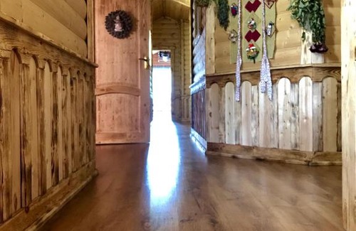 Loschininskoe House | Top-Rated Guesthouse Konny Dvor with Hot Tub & Breakfast