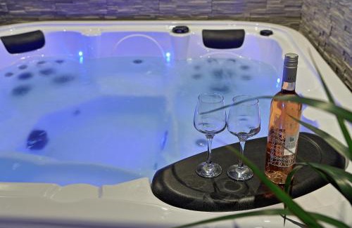 Brinje House | Relaxing Retreat at Guesthouse L&K SPA with Pool & Spa