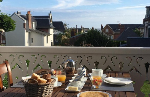 Villers-sur-Mer Bed & Breakfast | Discover Guesthouse La Mascotte: Rated 9.5/10 by Guests