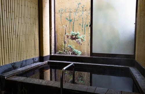 Urakawa House | Cozy Guesthouse Masago: Family-Friendly with Kitchen Access