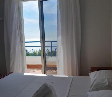 Piqeras House | Guesthouse Mili