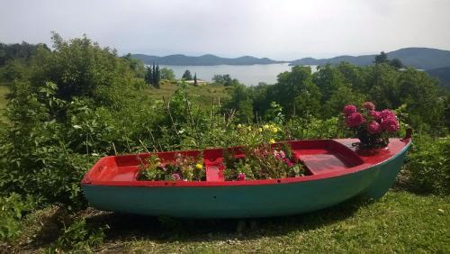 Lake Plastiras House | Family-Friendly Stay at Guesthouse Mitsiopoulou - Rated 9.4