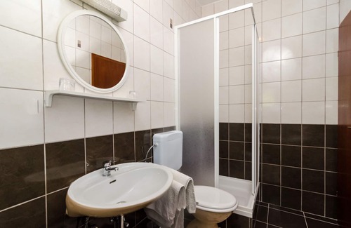 Orasac House | Budget-Friendly Stay at Guesthouse Moretić with Breakfast