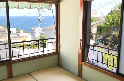 Atami House | Family-Friendly Guesthouse Nishihara with Hot Tub & Kitchen