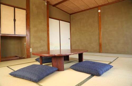 Atami House | Family-Friendly Guesthouse Nishihara with Hot Tub & Kitchen