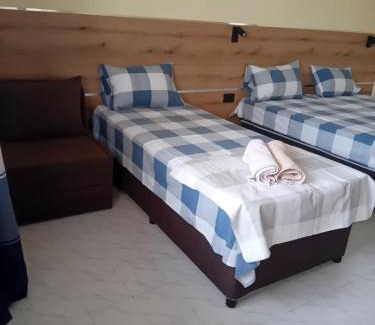 Kiten House | Pet-Friendly Guesthouse Oasis with Hot Tub & Breakfast