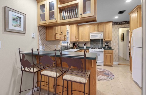 Austin House | Inviting Guesthouse on 5 Acres in Scenic Hill Country