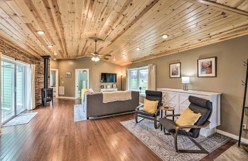 Marlinton House | Inviting Marlinton Home with Hot Tub & Mountain Views