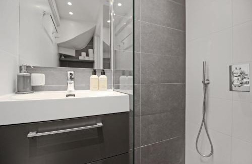 Haarlemmerbuurt House | Discover Guesthouse Prinsencanal: Rated 8.6/10 by Guests