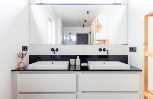 Heilig Kerst Apartment | Cozy Guesthouse Studio Steps from Old Town Ghent