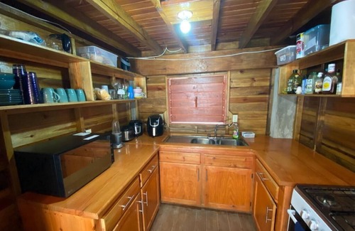 Roatan House | Spacious Guesthouse Room on Oak Ridge Key with Pool & Spa