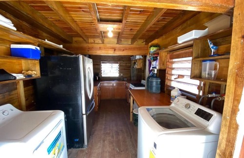 Roatan House | Spacious Guesthouse Room on Oak Ridge Key with Pool & Spa