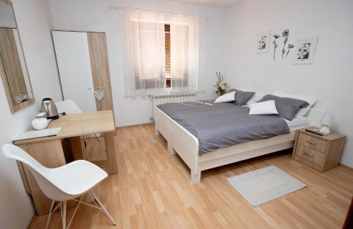 Prestranek House | Exceptional Guesthouse Sanabor with Hot Tub & Kitchen Access