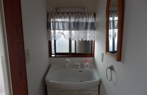 Aji Cho House | Eco-Friendly Guesthouse Setone Jyuuan: Family & Dining Perks