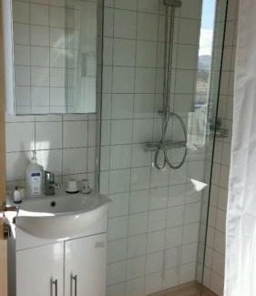 Hornafjörður House | Cozy Guesthouse Skálafell: Family-Friendly with Breakfast