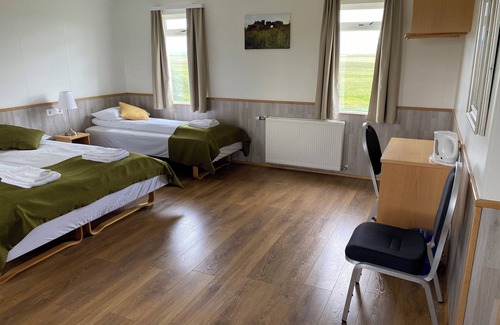 Adaldalur House | Eco-Friendly Guesthouse Stöng with Hot Tub and Breakfast