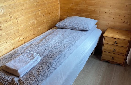 Adaldalur House | Eco-Friendly Guesthouse Stöng with Hot Tub and Breakfast
