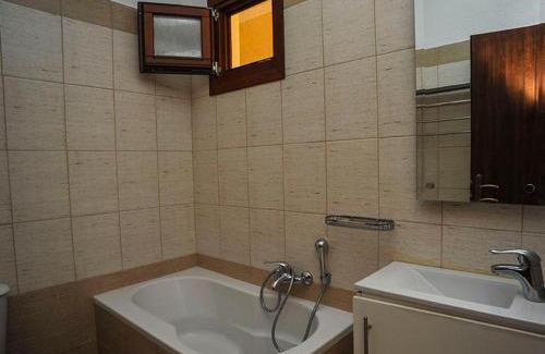 Psarades House | Budget-Friendly Guesthouse Syntrofia with Family Amenities