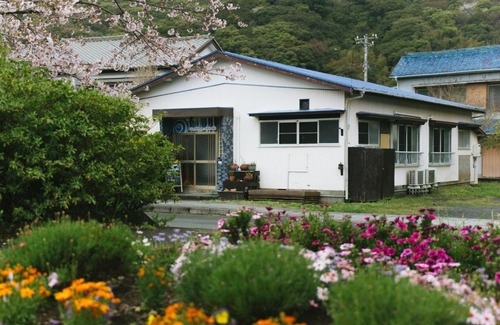 Kisami House | Beachside Guesthouse tabi-tabi with Ocean Views & Kitchen