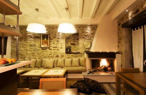 Dimitsana House | Top-Rated Guesthouse Theonimfi with Breakfast Included