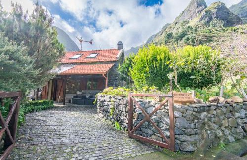 Campanario House | Inviting Stay at Guesthouse-TheView with Pool & Breakfast