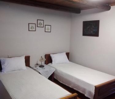 Keramidi Apartment | Child-Friendly Haven: Guesthouse To Petrino 1 Awaits