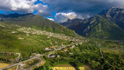 Konitsa House | Highly Rated Guesthouse To tτοttakizaki with Family-Friendly Amenities