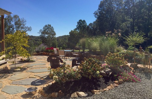 Batesville Apartment | Guesthouse: Rated 10/10 with Pool, Spa & Family-Friendly Amenities