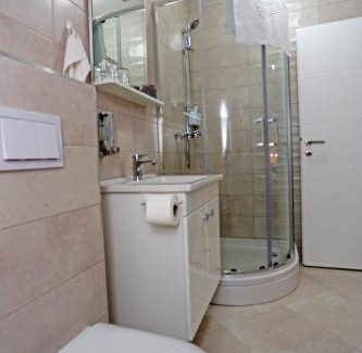 Gradina House | Ideal Stay at Guesthouse Villa DomeNico with Hot Tub & Breakfast
