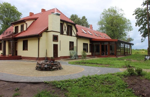 Berezhkovskoye Hotel | Inviting Guesthouse Waldhauzen: Pet-Friendly & Family Amenities