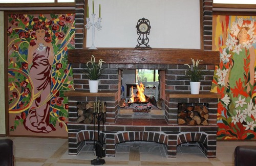 Berezhkovskoye Hotel | Inviting Guesthouse Waldhauzen: Pet-Friendly & Family Amenities