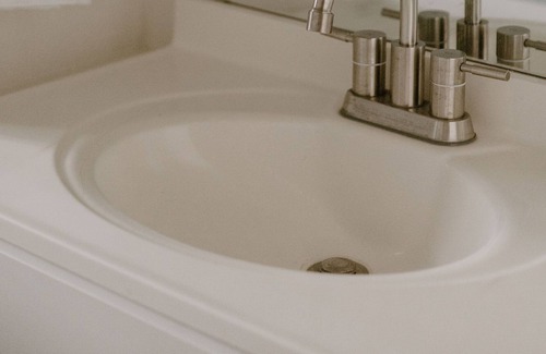 Johnson City Apartment | Guesthouse walking distance from downtown square in Johnson City