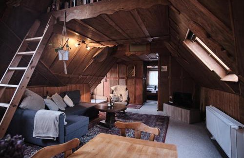Gosen-Neu Zittau Apartment | Cozy Guesthouse with Hot Tub, Steps from Berlin & Tesla