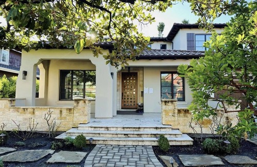 Midtown House | Cozy Guesthouse with Firepit Near Stanford and Google