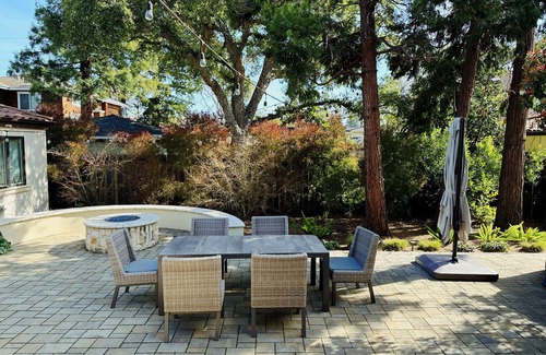 Midtown House | Cozy Guesthouse with Firepit Near Stanford and Google