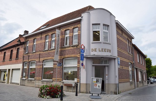 Zulte House | Relaxing Guesthouse with Jacuzzi in Scenic Leiedorp